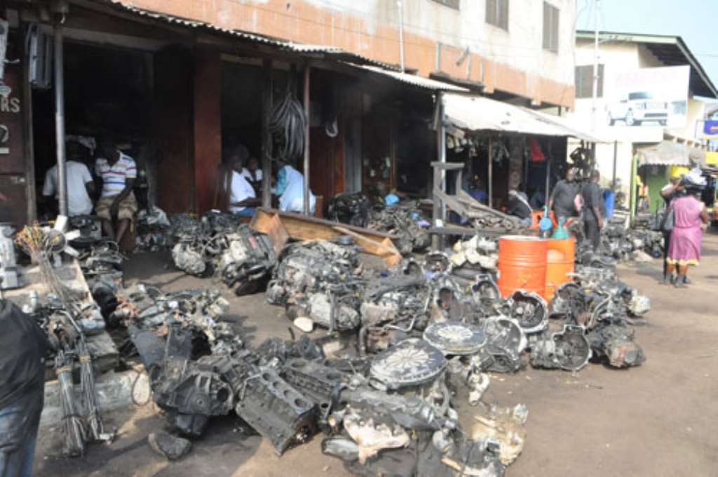 Trade Minister urges Abossey Okai spare parts dealers to further reduce prices as cedi strengthens